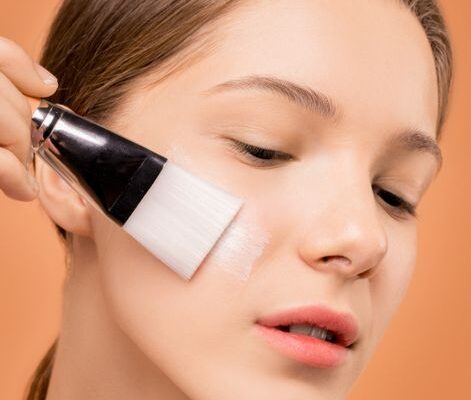 Dermatologista Revela o Erro que Você Comete ao Lavar o Rosto (e Que Envelhece a Pele)